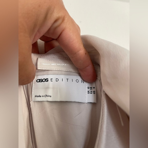 ASOS design bridesmaid satin off the shoulder drape wrap maxi dress in oyster - Picture 5 of 8